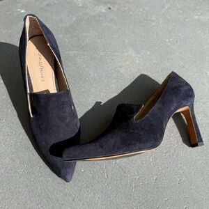 Donald Pliner Women's Navy Suede loafer style Heels 6.5